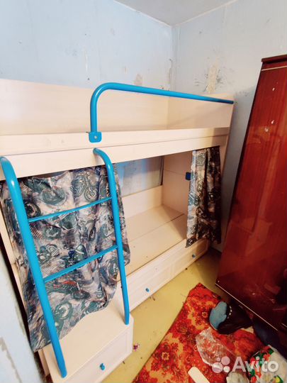 Двухъярусная кровать