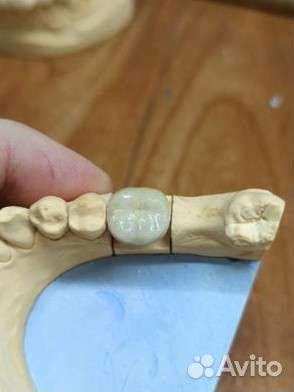 Зубной техник керамист