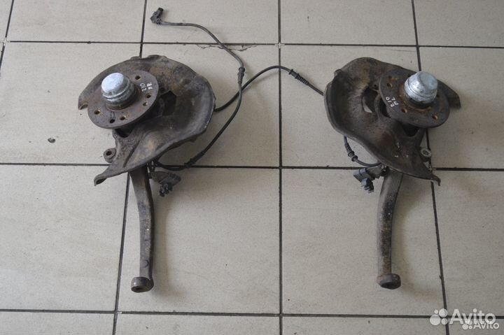 Поворотный кулак передний правый Mercedes-Benz W21