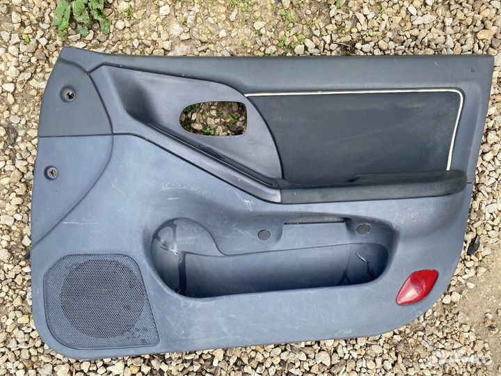 Обшивка двери передняя правая Hyundai Elantra