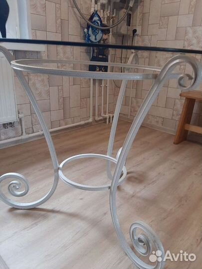 Кухонный стол стеклянный круглый