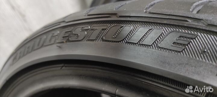 Bridgestone TS-02 235/35 R19