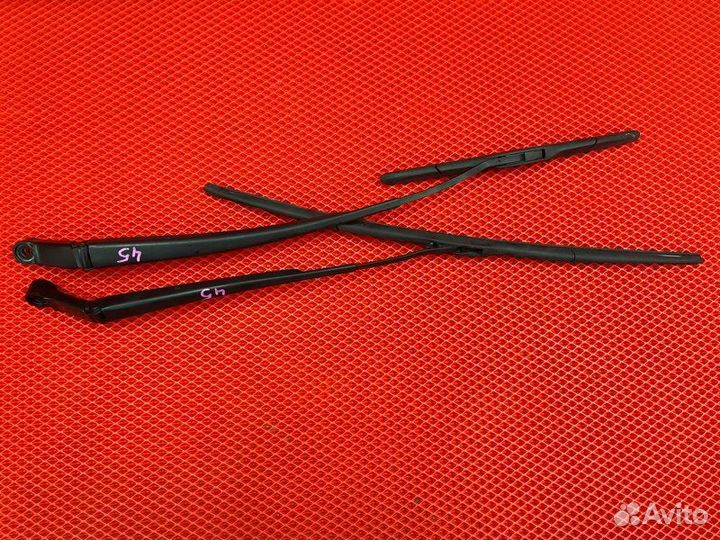 Поводок стеклоочистителя передний Toyota Spade