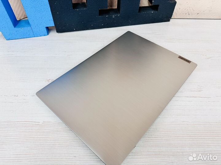 Свежий мощный ноутбук