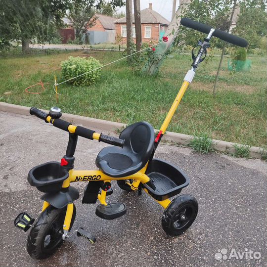 Детский велосипед с ручкой