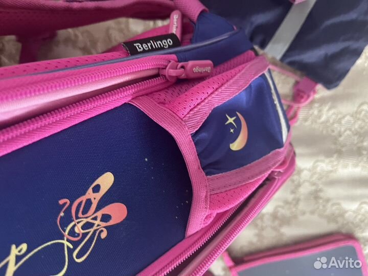 Школьный портфель, папка для тетрадей, пенал