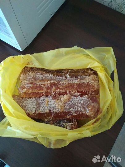 Мед в сотах