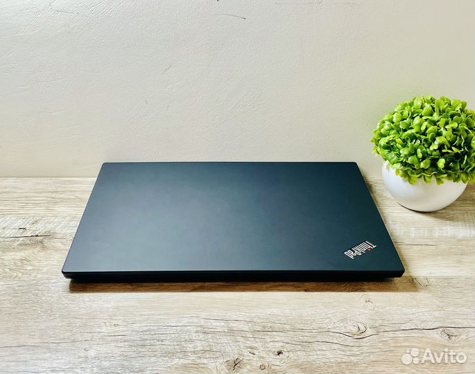 Lenovo ThinkPad T14 Gen 1 Razen 7 тач