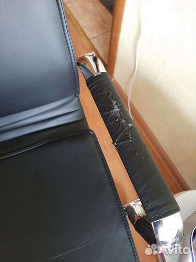 Офисное кресло