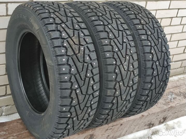 Pirelli Ice Zero 215/65 R16 102T