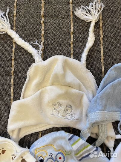 Шапочки, чепчики на младенца 7 штук