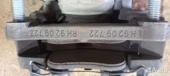 Суппорт передний правый Volvo S80