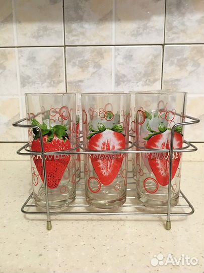 Стаканы для сока разноцветные и фужеры