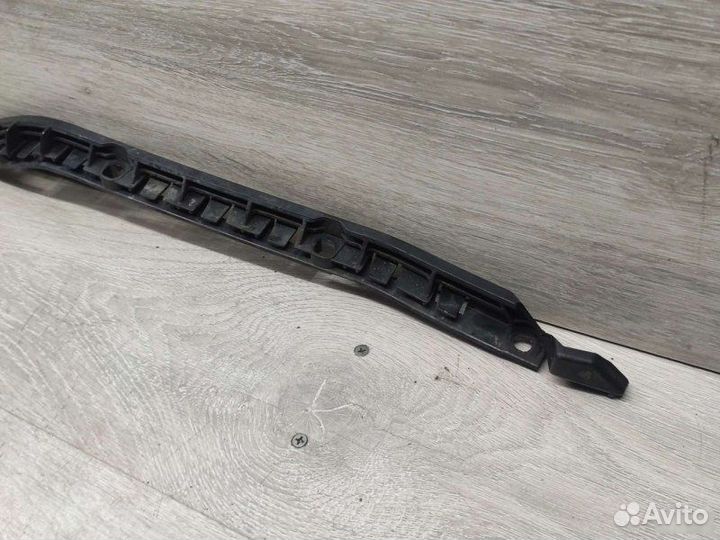 Кронштейн бампера Mercedes C W204