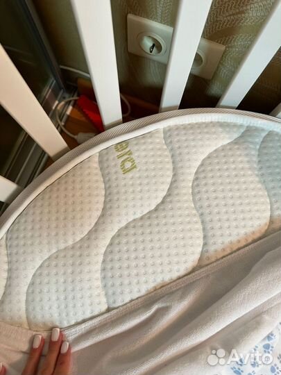 Детская кроватка с маятником