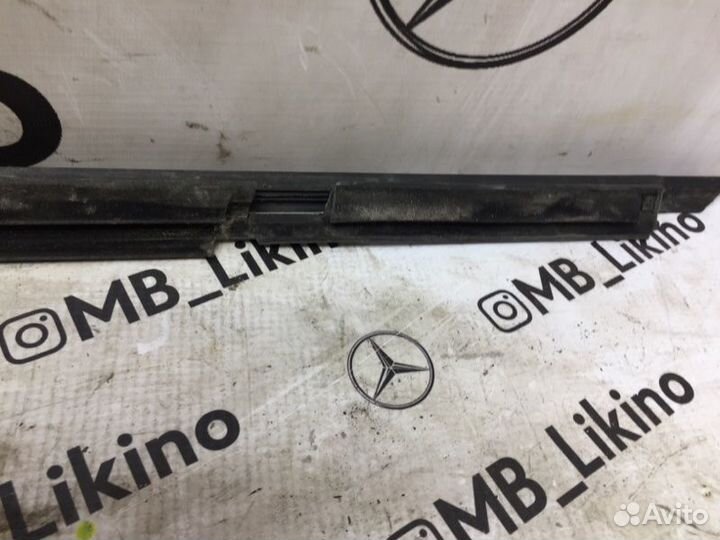 Молдинг стекла передний правый Mercedes S-Class