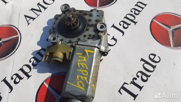 Электро мотор слева на Mercedes-Benz W140 S