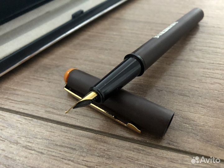 Новая перьевая ручка