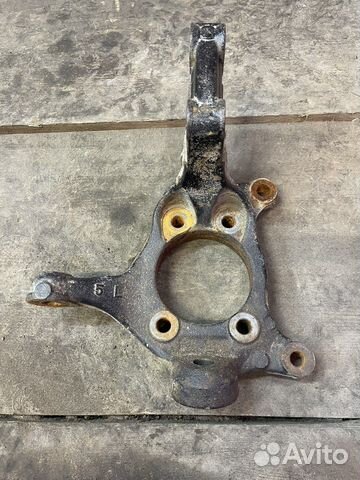 Передний левый поворотный кулак Lexus NX