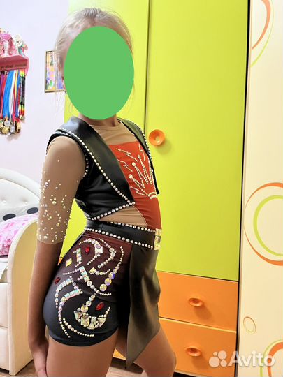 Костюм для фигурного катания