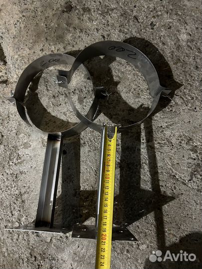 Кронштейн для крепления труб дымохода