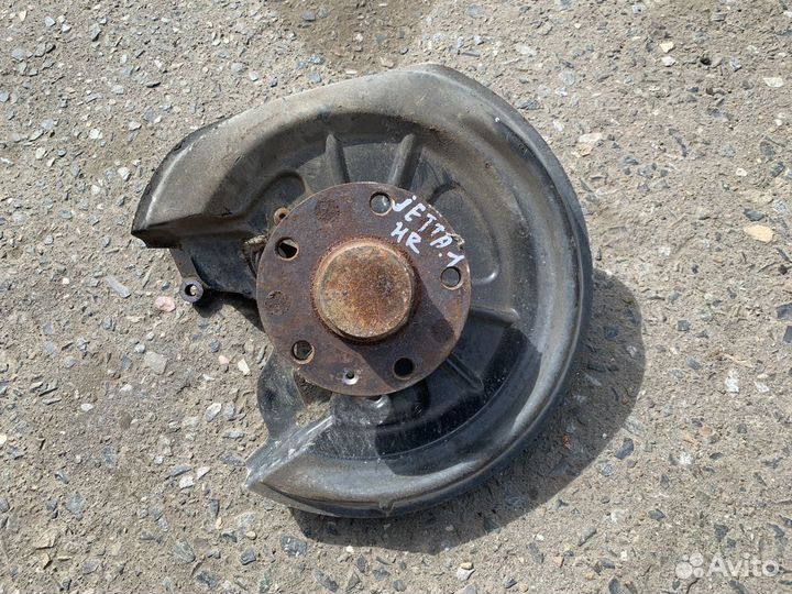 Кулак поворотный задний левый правый VW Jetta 5