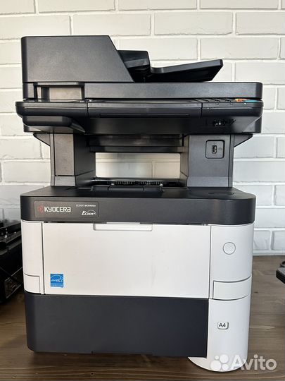 Мфу лазерное Kyocera ecosys M3040idn