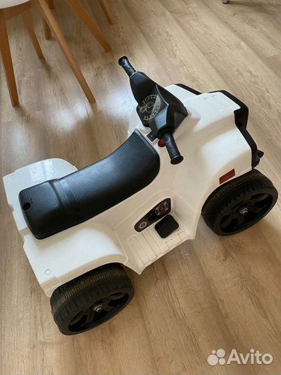 Детский квадроцикл на аккумуляторе