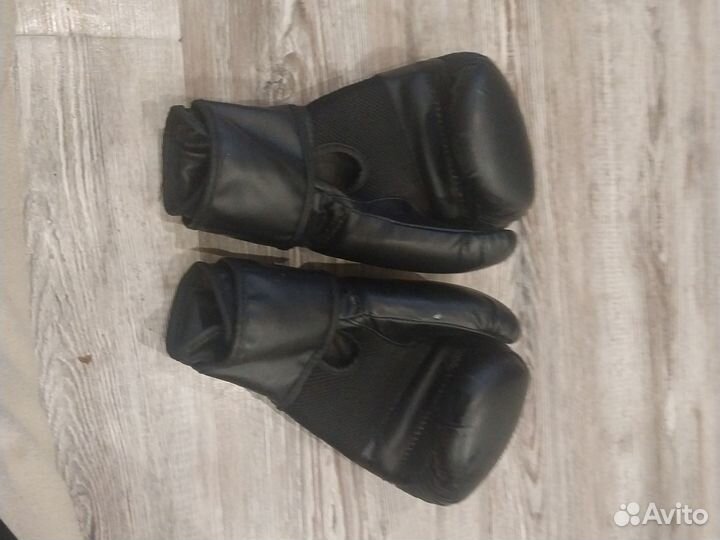 Боксерские перчатки 12 oz venum