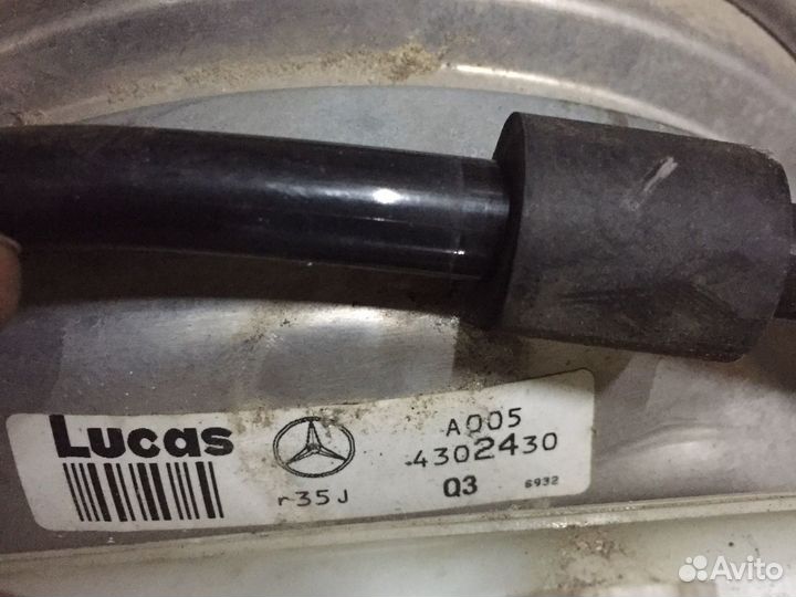 Вакуумный насос на mercedes 220