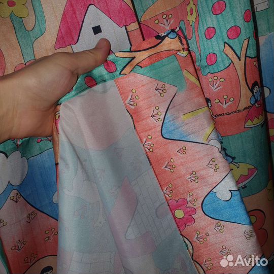 Шторы для детской яркие атласные б/у