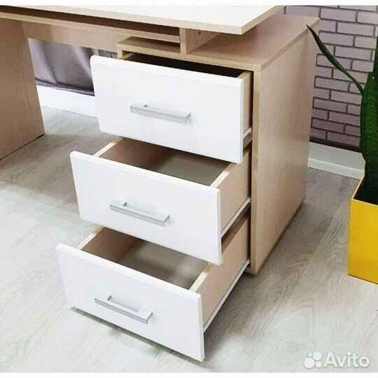 Стол компьютерный Симба. Белый глянец