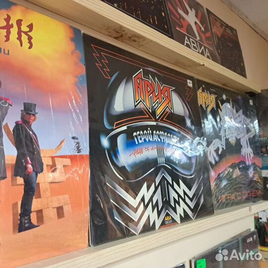 Продажа и покупка пластинок, кассет, CD, техники