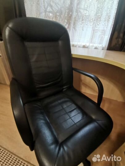 Письменный стол и стул