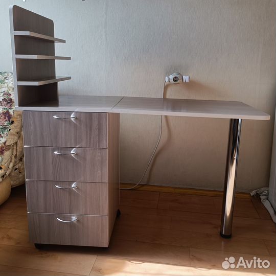 Стол для маникюра складной