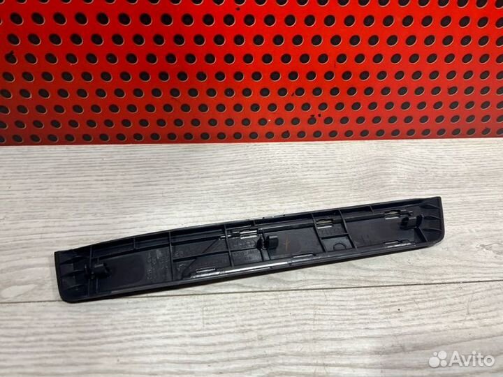 Накладка порога Lexus Es axzh10 XA25A-E92C 2020