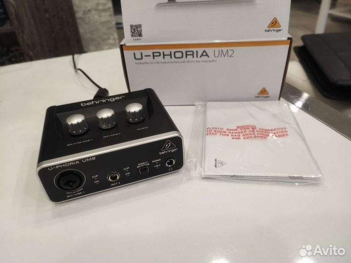 Внешняя звуковая карта behringer U-phoria UM2