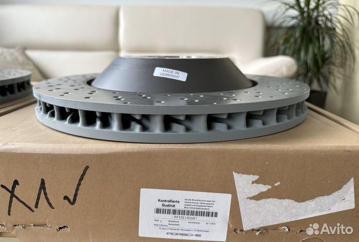 Диск тормозной передний правый Porsche GT3 Carrera