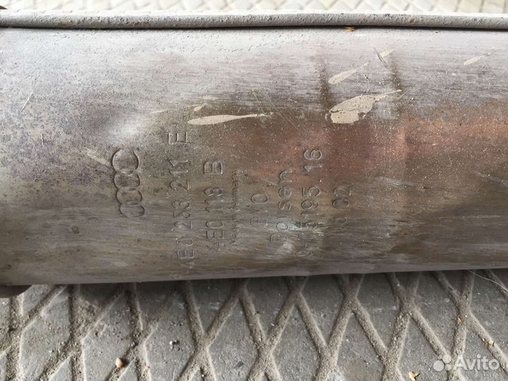 Приёмная труба глушителя правая Audi A8 D3 4.2