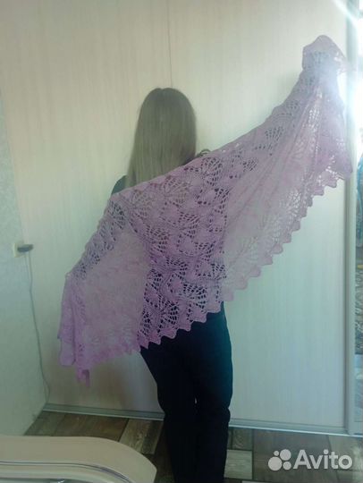Палантин вязанный ручной работы