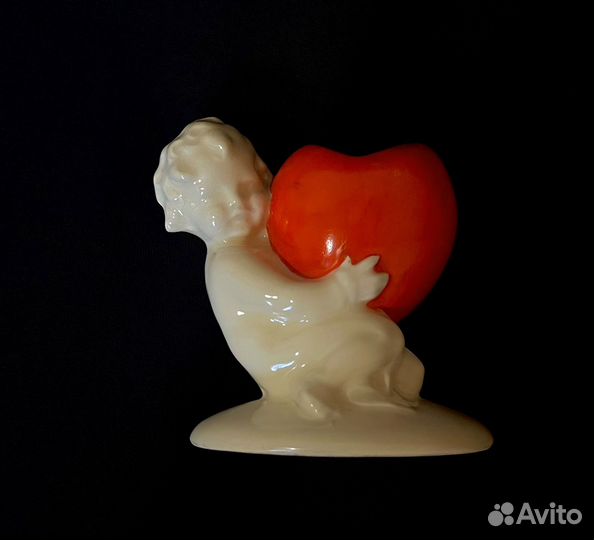 Путти Ангел с сердцем германия статуэтка фарфор