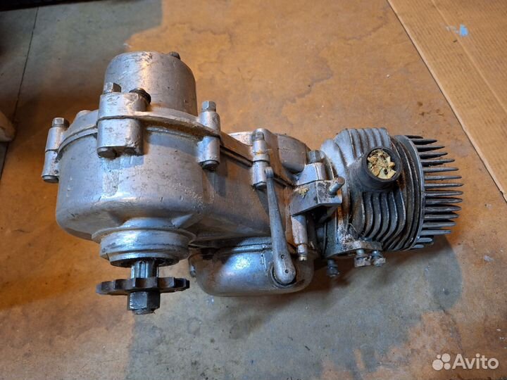 Двигатель мотороллера Вятка