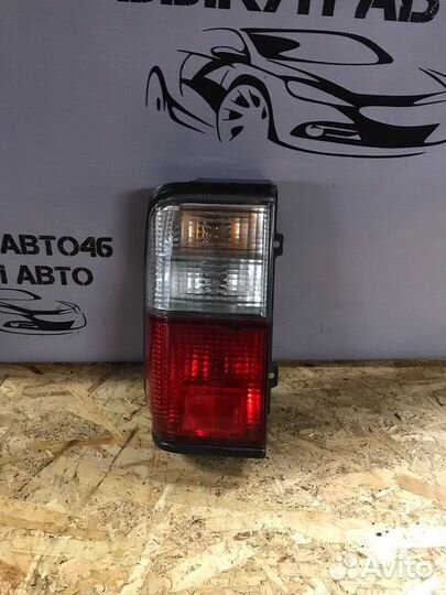 Фонарь задний левый Nissan Vanette 2010