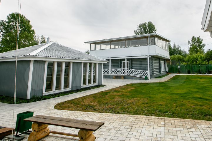 Коттедж 200 м² на участке 12 сот.