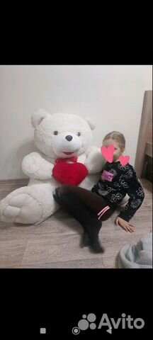 Плюшевый белый медведь