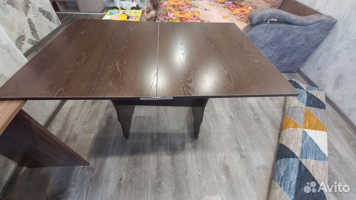 Кухонный стол