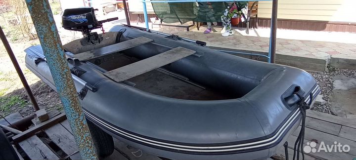 Лодка с мотором