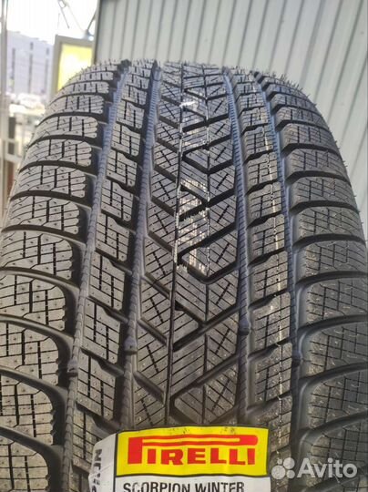 Pirelli Scorpion Winter 295/35 R22