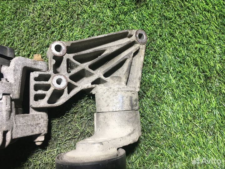 Кронштейн генератора Opel Astra