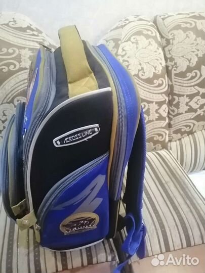 Ранец школьный для мальчика в отличном состояние